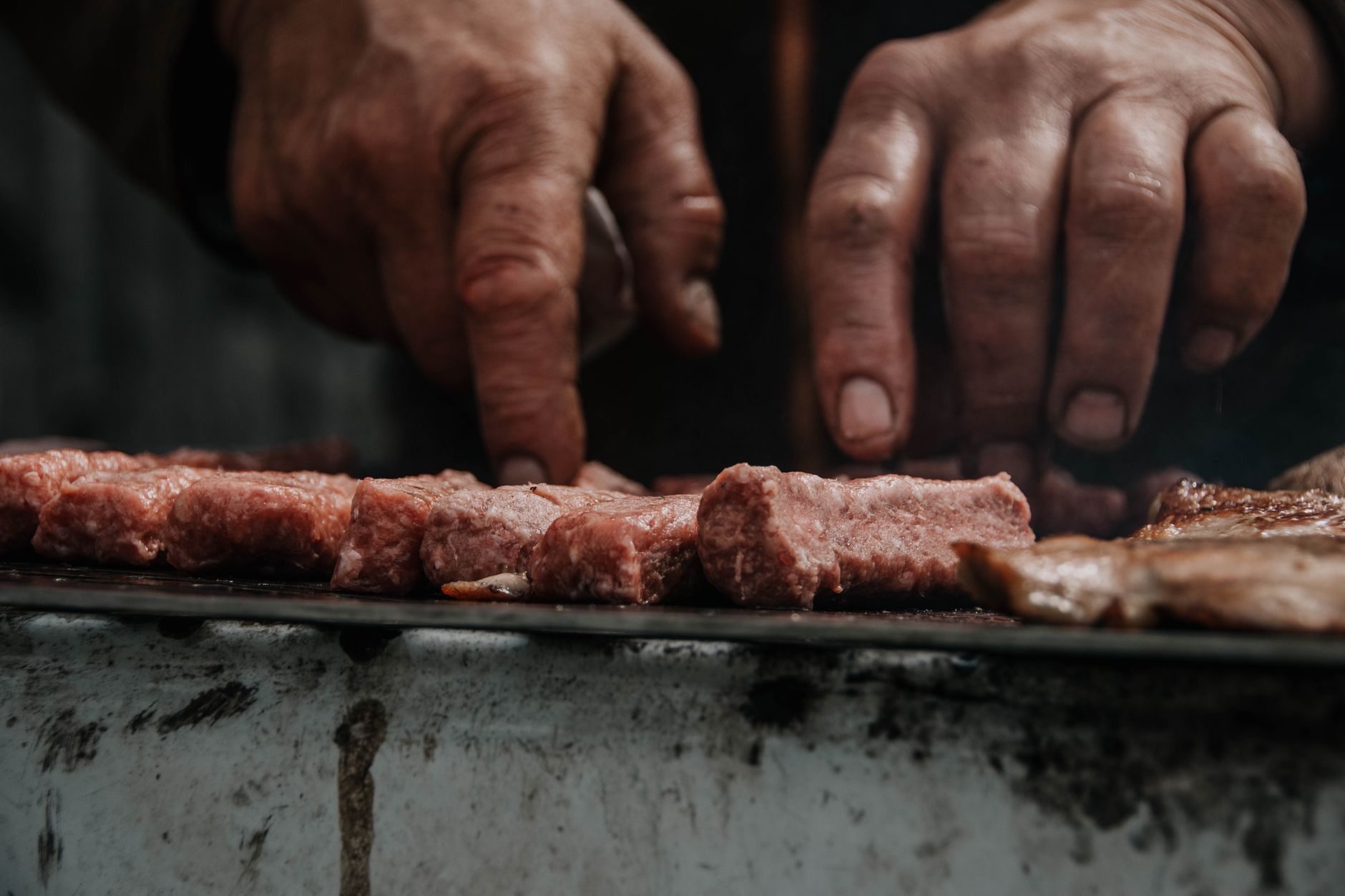 Cevapi - Balkan gehaktrolletjes met ajvar