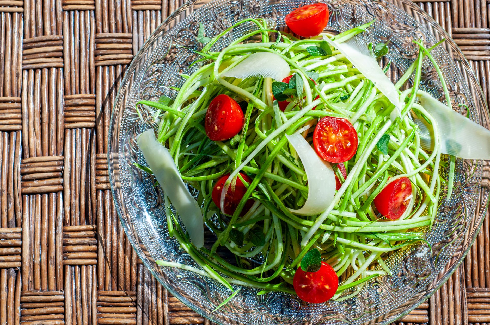 Courgettecarpaccio met citroen en parmezaan
