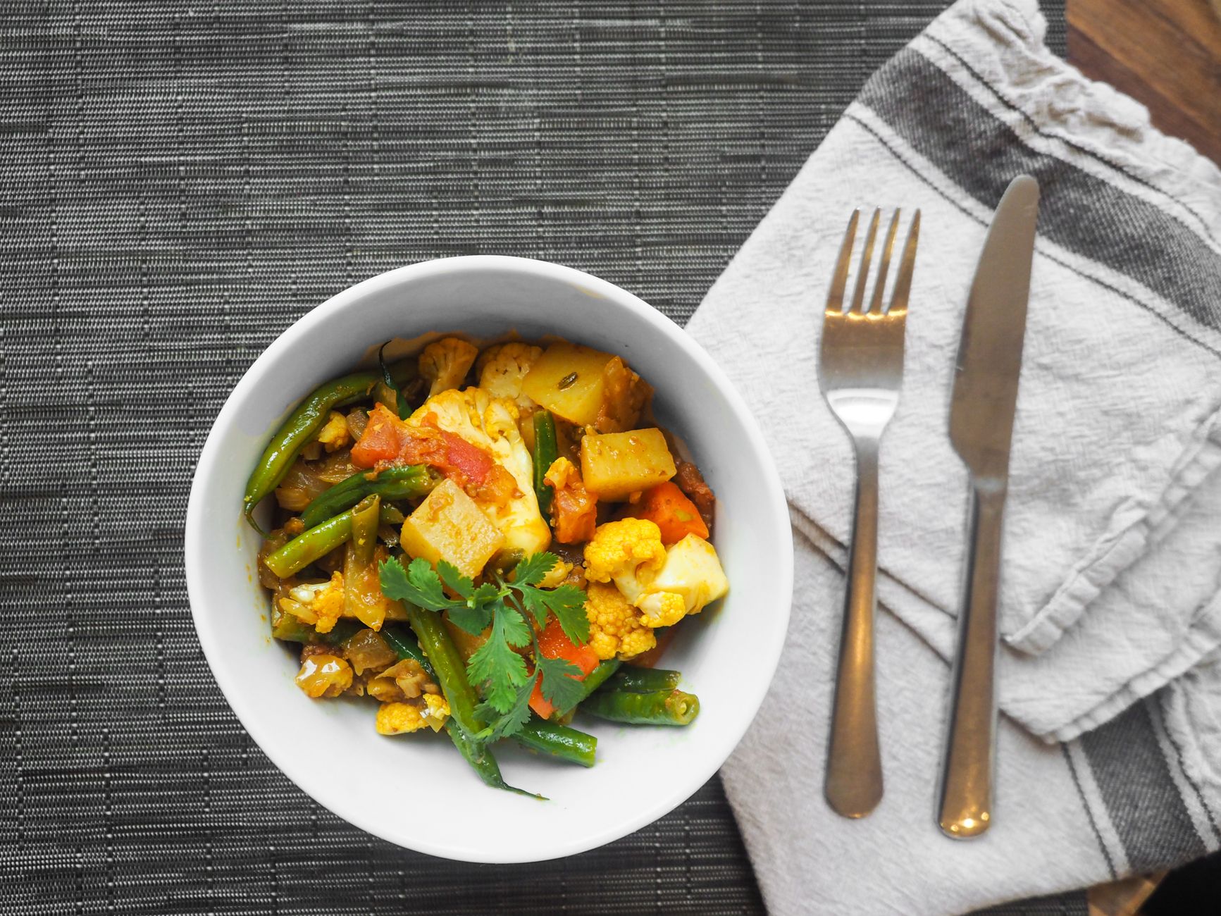 Aloo gobi (bloemkool met aardappel)