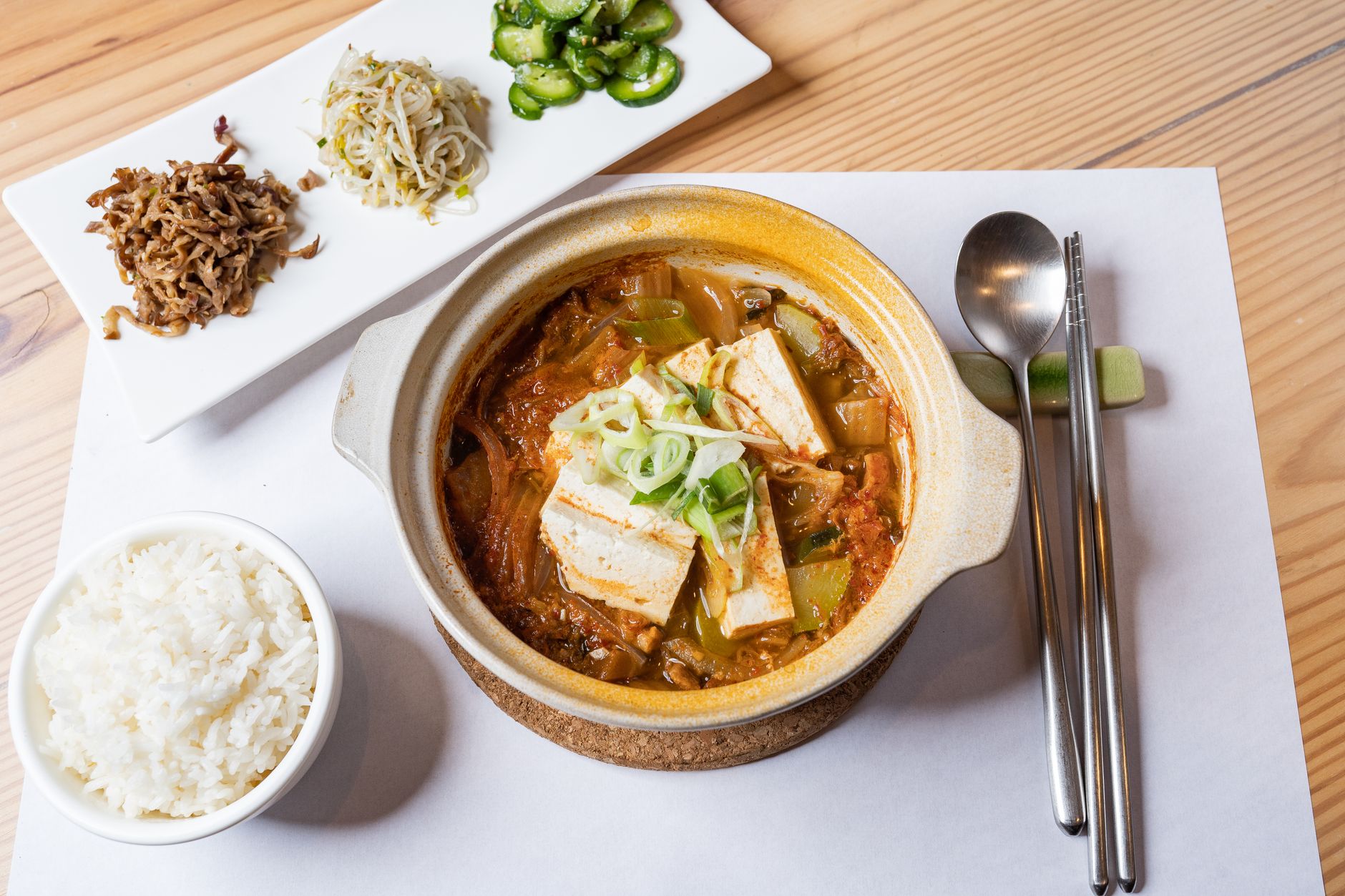 Doenjang-jjigae (Koreaanse sojaboonpastasoep)