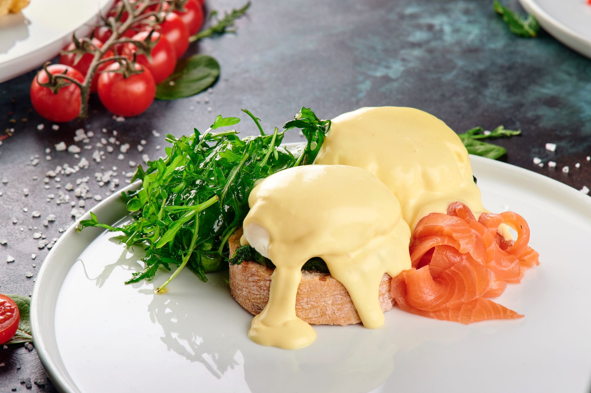 Gepocheerde zalm met hollandaisesaus