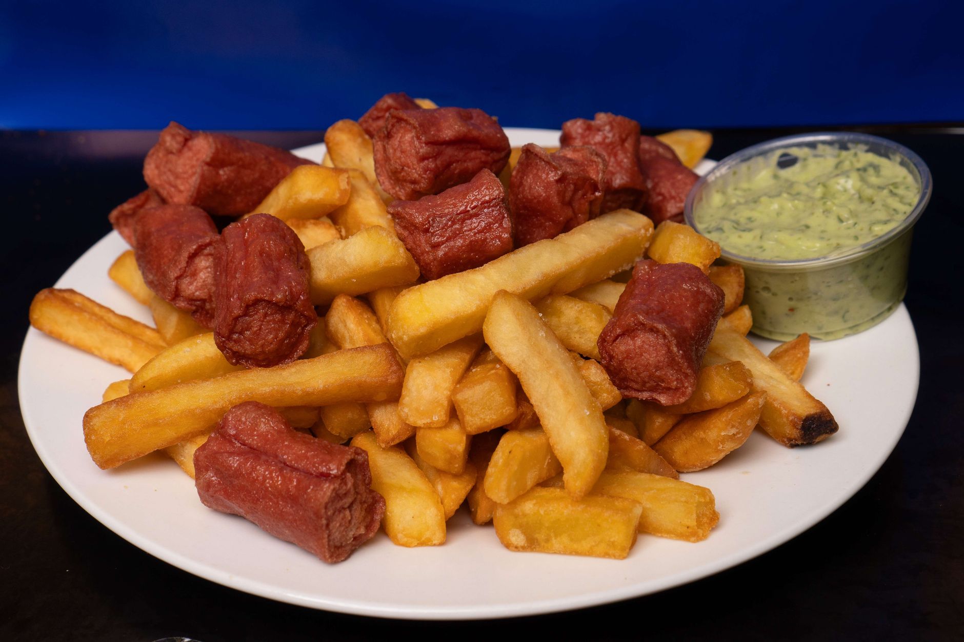 Mini-frikandellen met currysaus