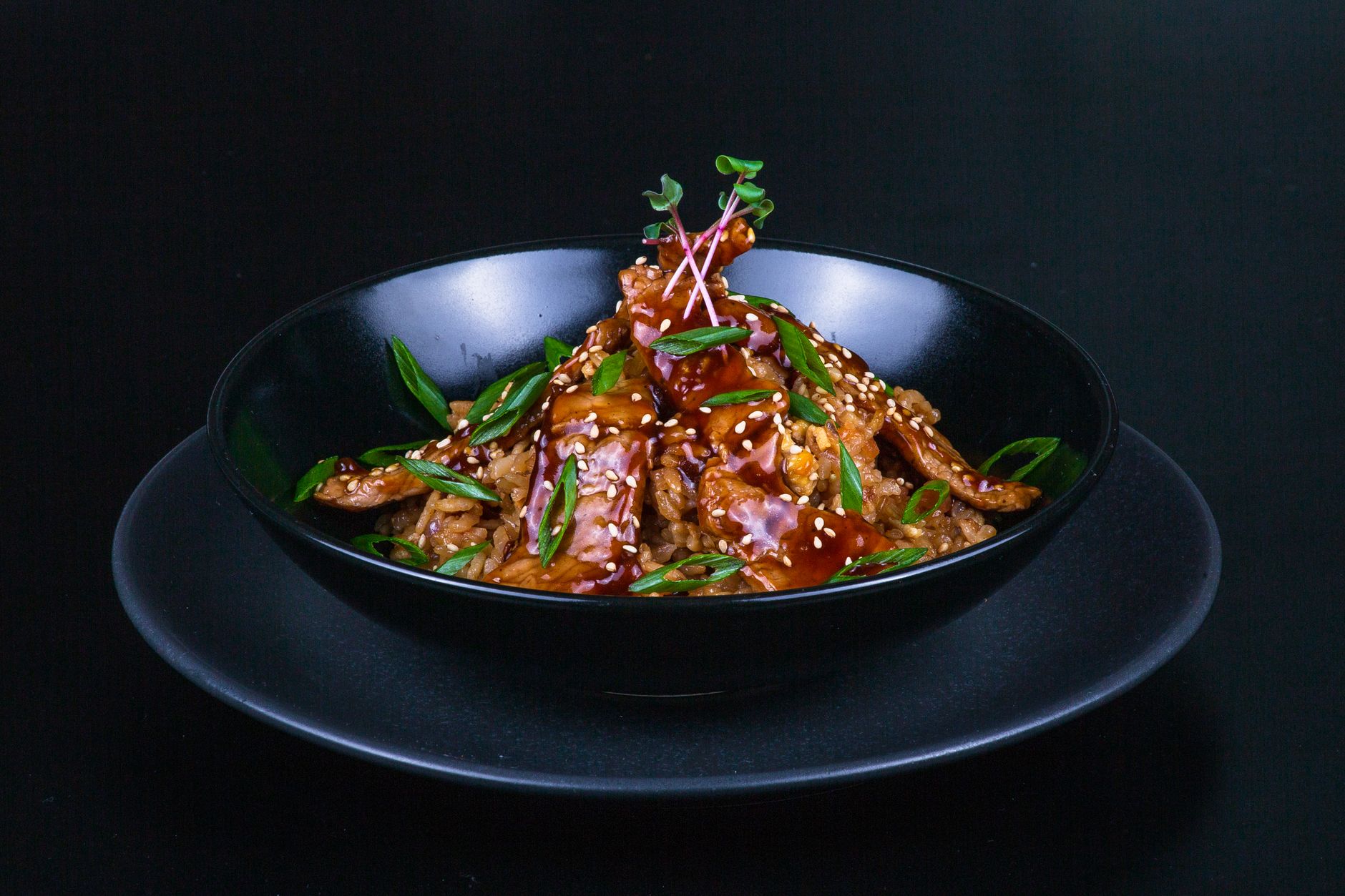 Poké bowl met kip teriyaki