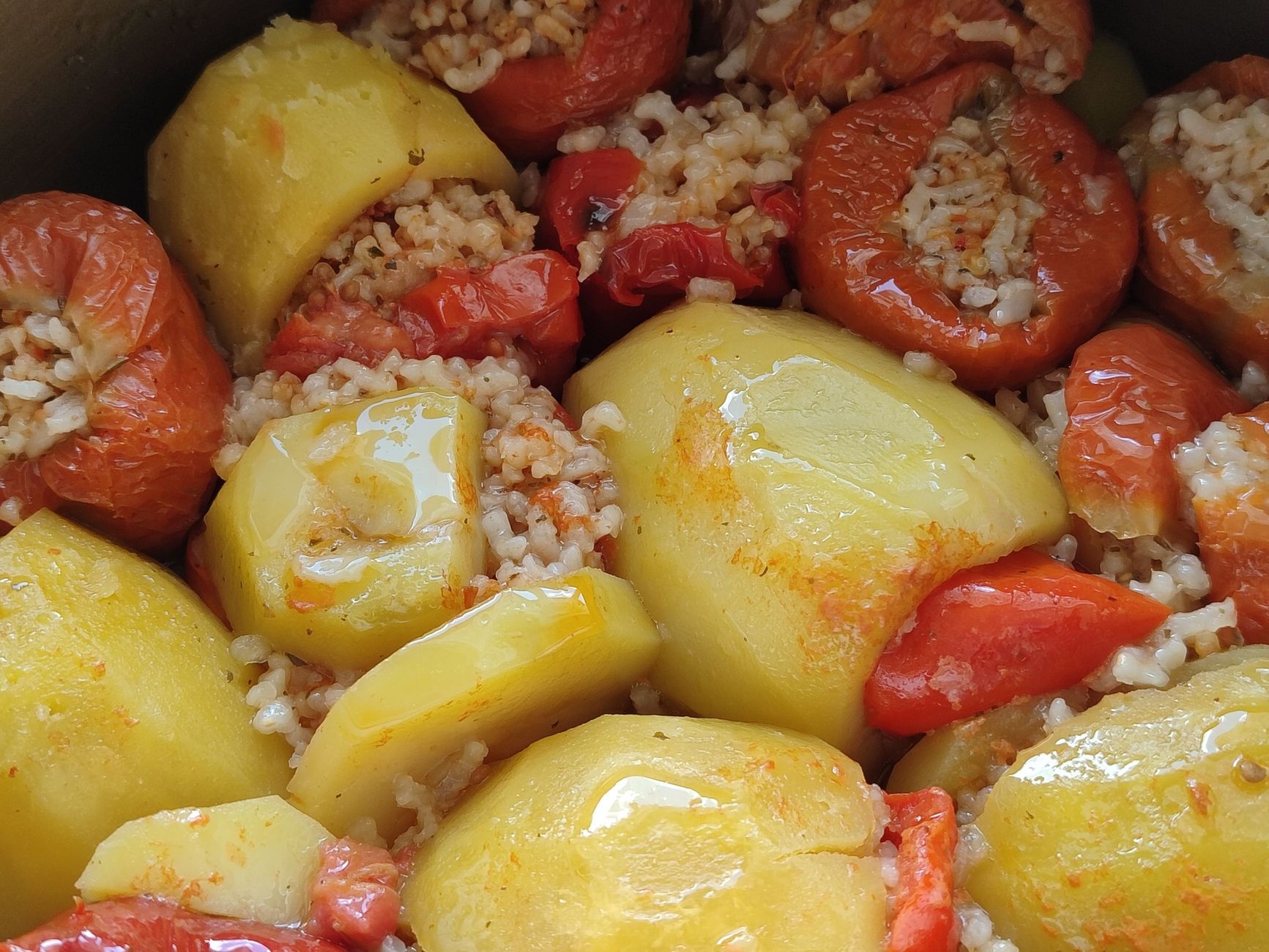 Gemista: gevulde tomaten en paprika