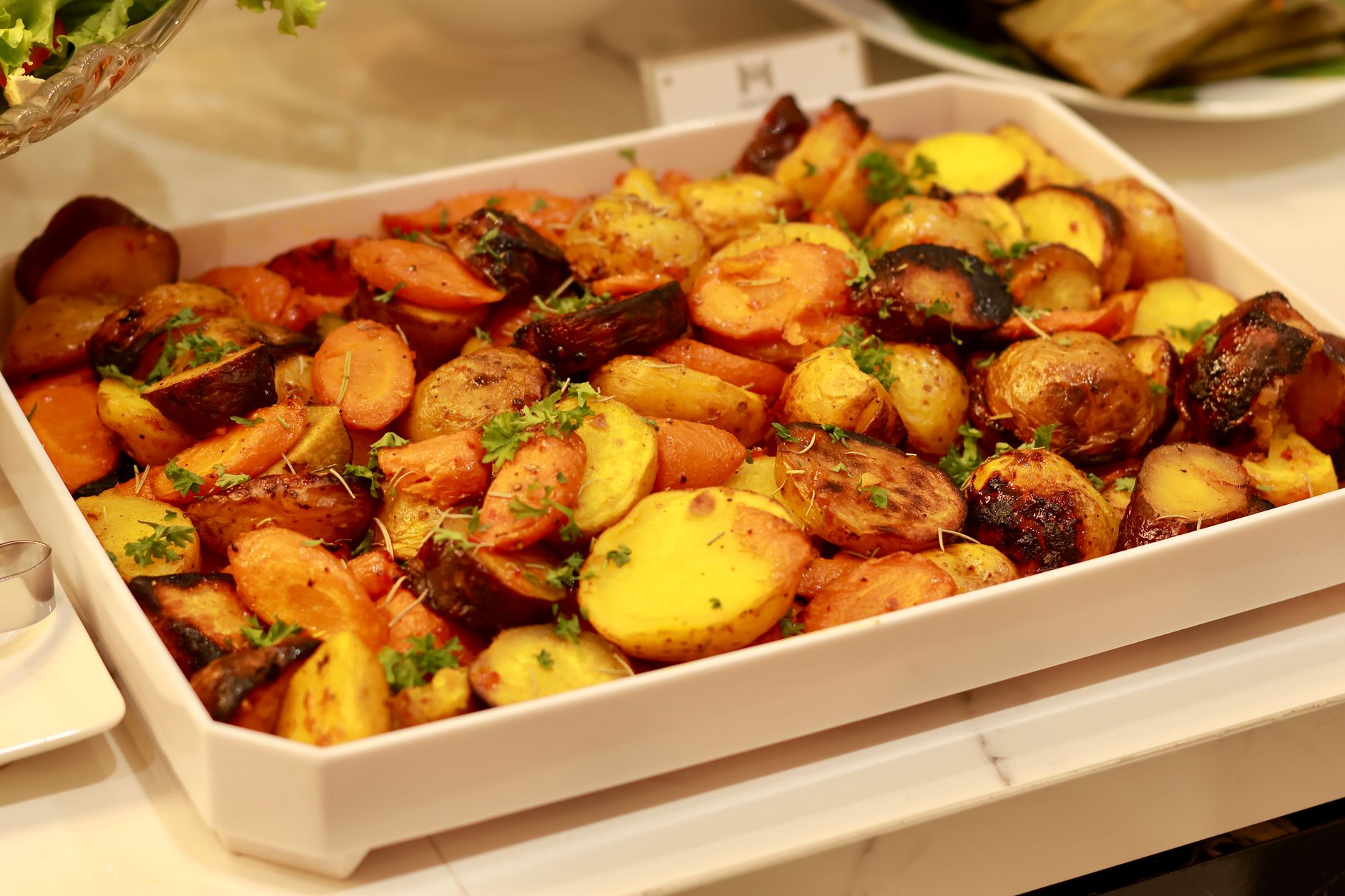 Geroosterde groenten uit de oven met halloumi