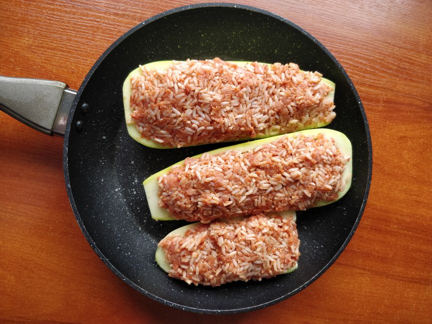 Gevulde courgette met feta en tomaat