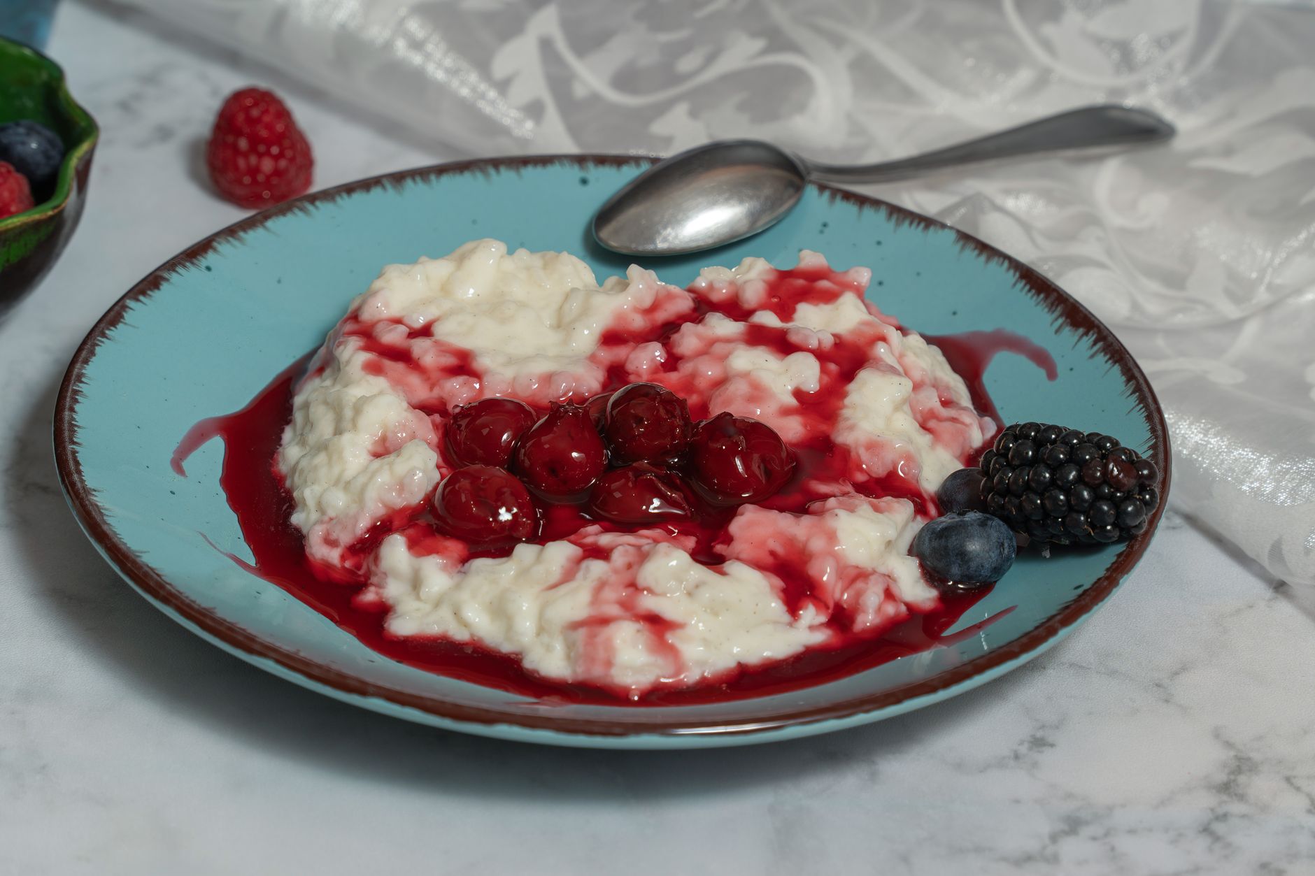 Griesmeelpudding met rood fruit