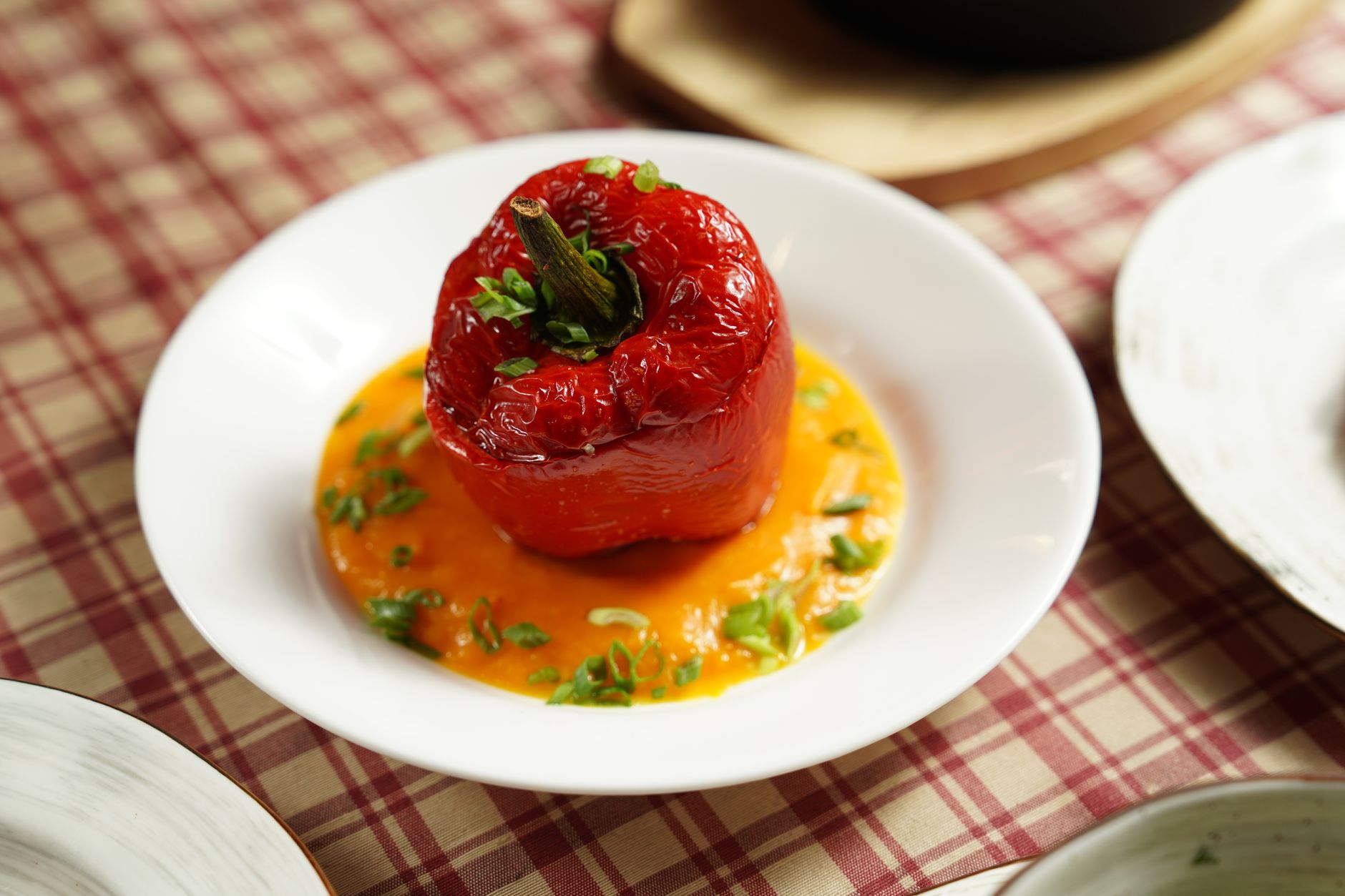 Lauwe gestoofde paprika met burrata