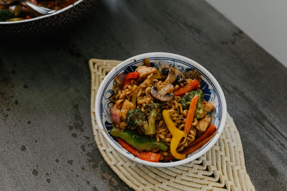 Mala geroerbakte lotuswortel en groenten (Mala Xiang Guo)