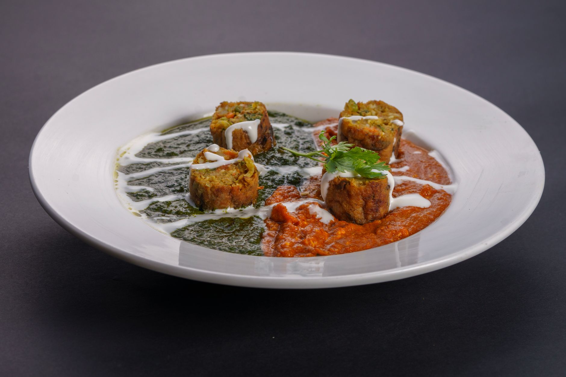 Malai kofta (gefrituurde groenteballetjes in romige saus)