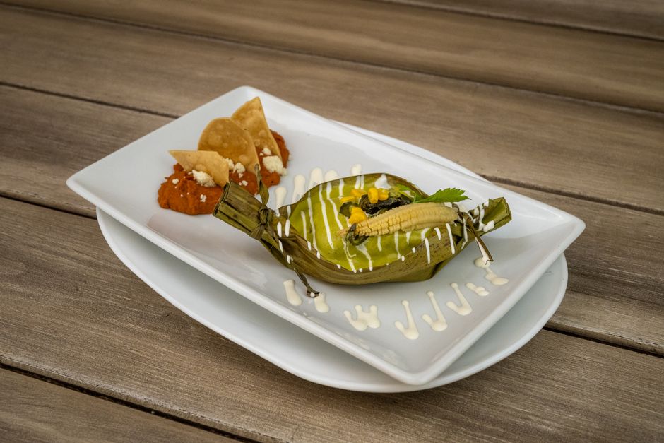 Mexicaanse tamales met kip in groene saus
