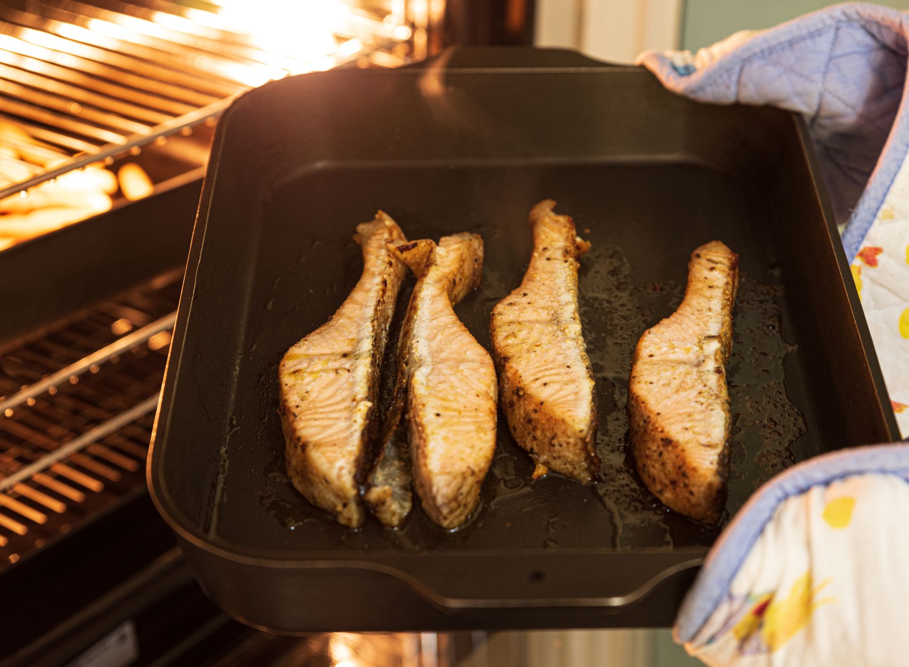 Vispannetje met zalm en kabeljauw in de oven